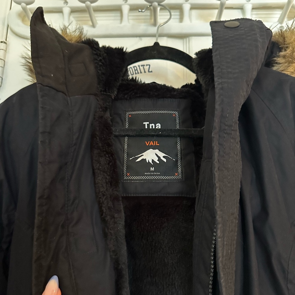 TNA SUMMIT PARKA - Picture 2 of 2